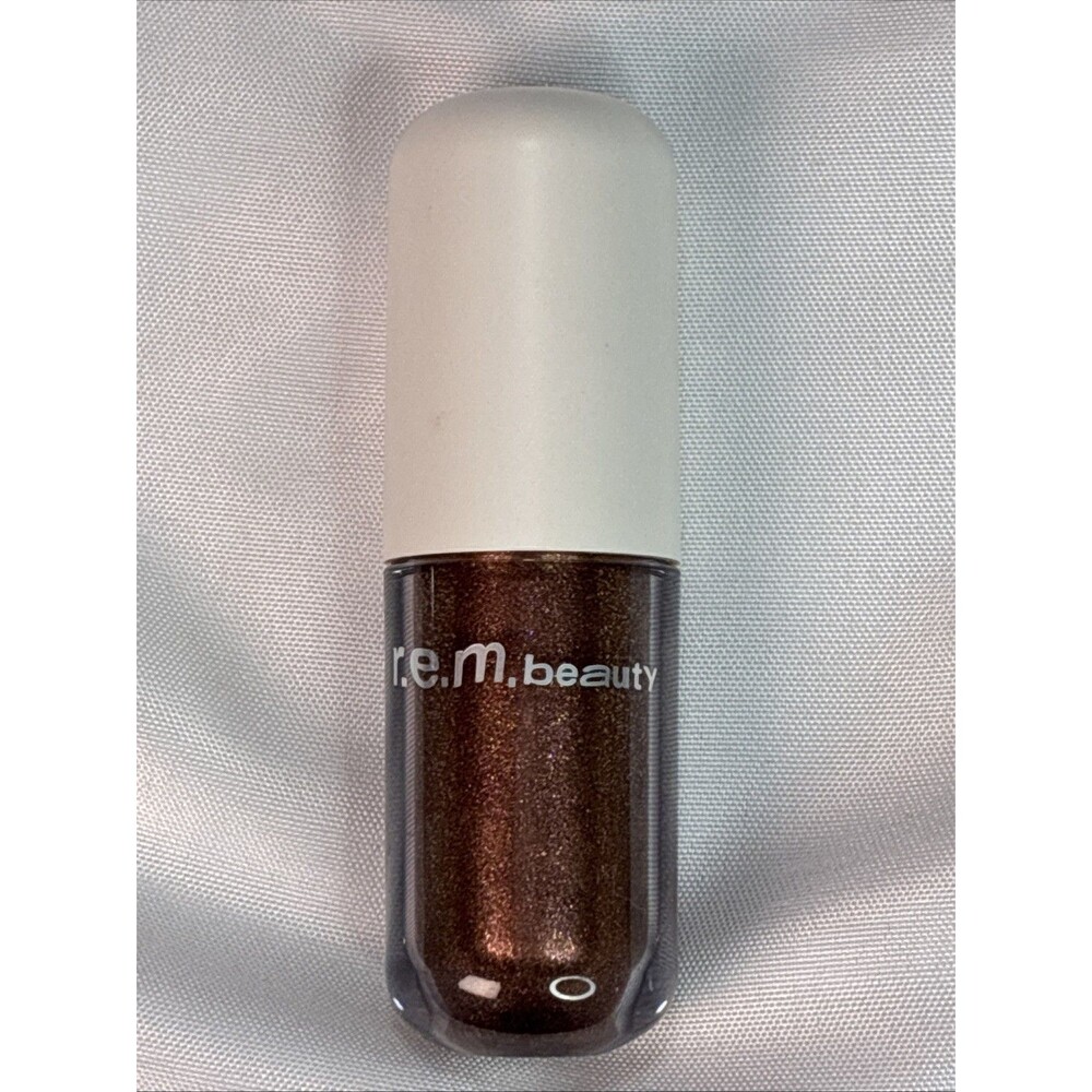 R.E.M. BEAUTY Liquid Eyeshadow Shade Muse